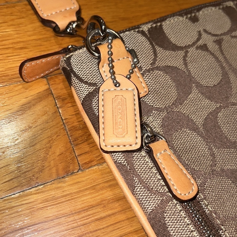 Coach Classic Crossbody bag - Picture 8 of 12